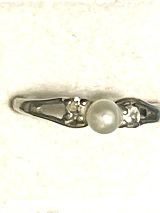 Sweet Sterling Pearl Ring sz 4 - Picture 2 of 6